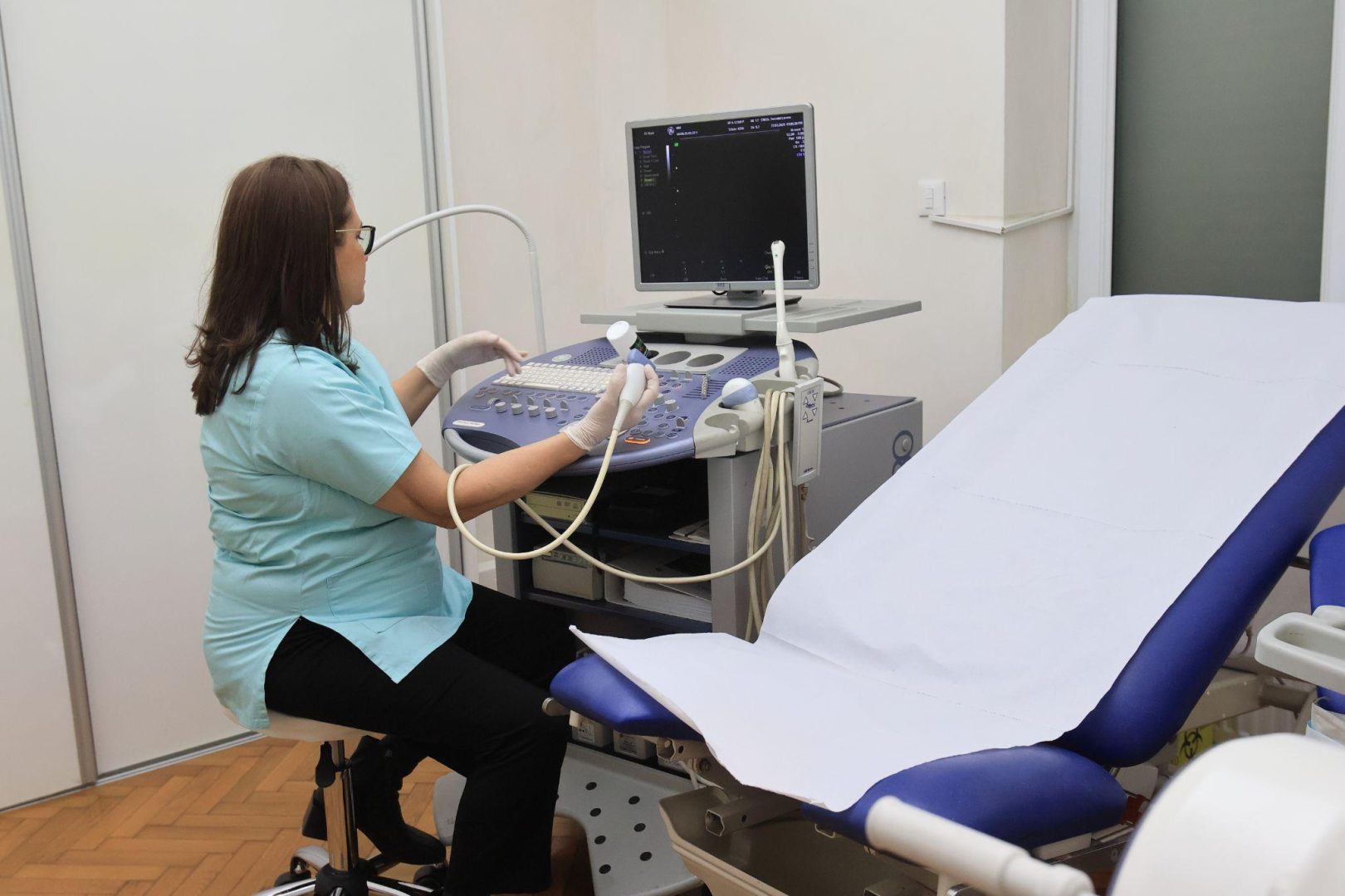 cancerul de col uterin poate fi prevenit dr. lorena turculet iti ofera solutiile corecte
